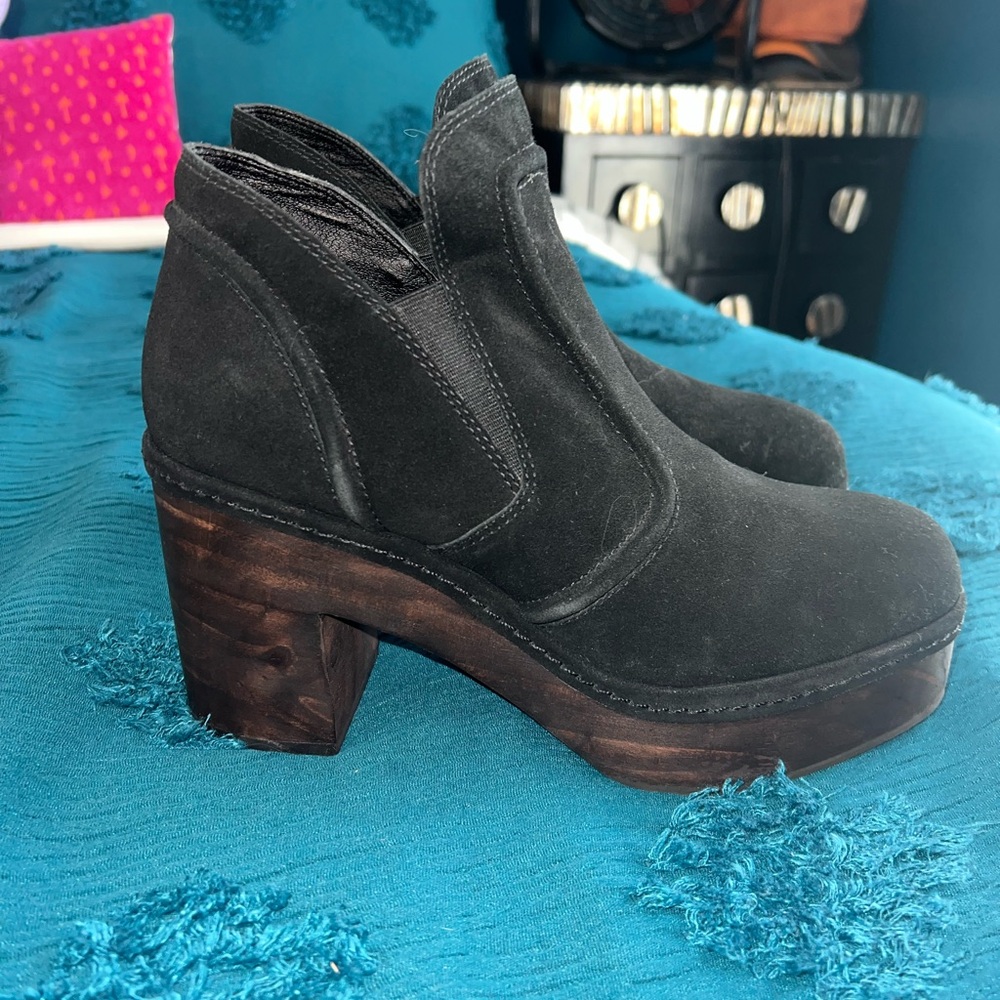 Matisse size 9 Black Ankle Booties Wooden Heel